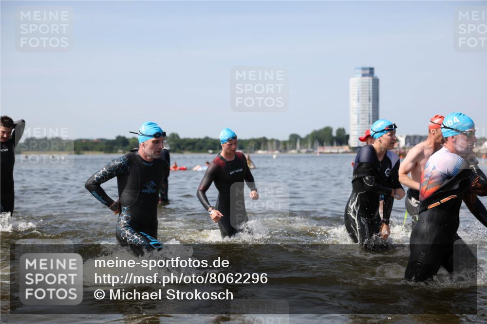 22.06.2025 - Viking Triathlon Michael Strokosch http://msf.ph/oto/8062296 22.06.2025 10:27:56 Schwimmen 14, 90, 178, 196, 198, 230, 289, 401, 534, 616 meine-sportfotos.de