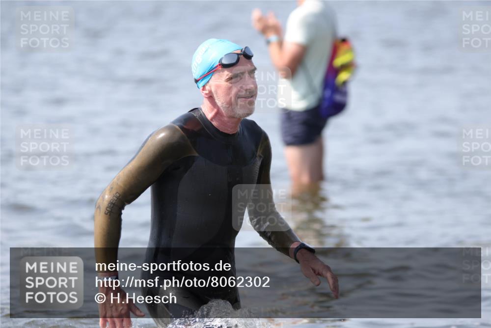 22.06.2025 - Viking Triathlon H.Heesch http://msf.ph/oto/8062302 22.06.2025 10:44:48 Schwimmen 18, 39, 168, 440, 446, 638, 653 meine-sportfotos.de