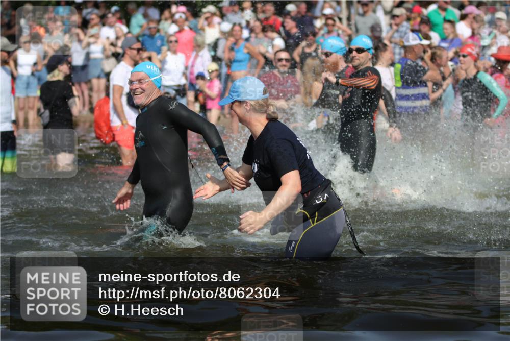 22.06.2025 - Viking Triathlon H.Heesch http://msf.ph/oto/8062304 22.06.2025 10:05:25 Schwimmen 57, 59, 61, 138, 150, 167, 181, 228, 314, 437, 536, 538, 601, 654, 655 meine-sportfotos.de