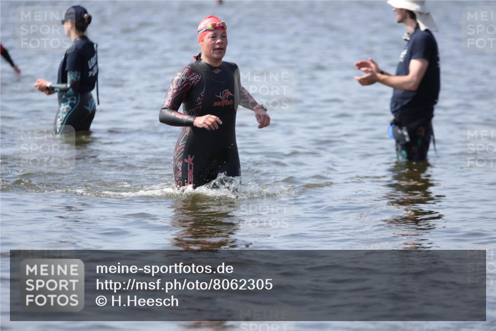22.06.2025 - Viking Triathlon H.Heesch http://msf.ph/oto/8062305 22.06.2025 10:44:50 Schwimmen 18, 39, 168, 440, 446, 638, 653 meine-sportfotos.de
