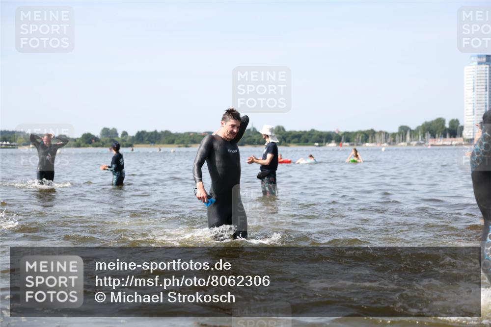22.06.2025 - Viking Triathlon Michael Strokosch http://msf.ph/oto/8062306 22.06.2025 10:27:58 Schwimmen 14, 90, 178, 196, 198, 230, 289, 401, 534, 616 meine-sportfotos.de