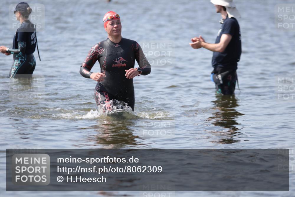 22.06.2025 - Viking Triathlon H.Heesch http://msf.ph/oto/8062309 22.06.2025 10:44:51 Schwimmen 18, 39, 168, 440, 446, 638, 653 meine-sportfotos.de