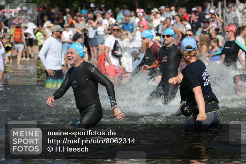 22.06.2025 - Viking Triathlon H.Heesch http://msf.ph/oto/8062314 22.06.2025 10:05:25 Schwimmen 57, 59, 61, 138, 150, 167, 181, 228, 314, 437, 536, 538, 601, 654, 655 meine-sportfotos.de