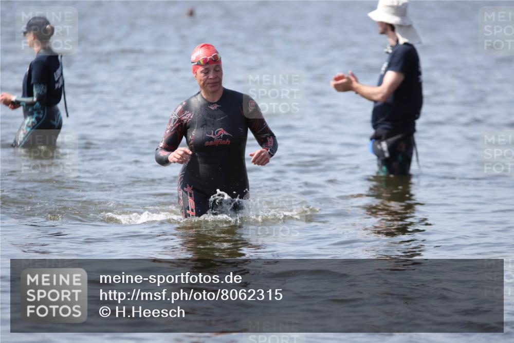 22.06.2025 - Viking Triathlon H.Heesch http://msf.ph/oto/8062315 22.06.2025 10:44:51 Schwimmen 18, 39, 168, 440, 446, 638, 653 meine-sportfotos.de