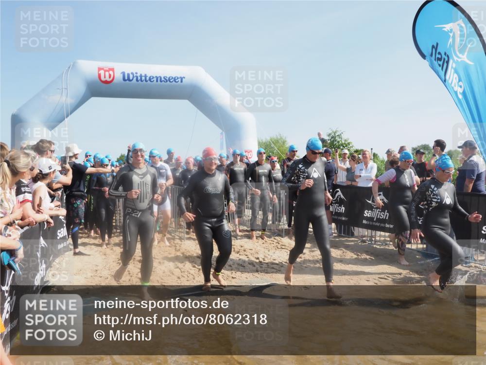 22.06.2025 - Viking Triathlon MichiJ http://msf.ph/oto/8062318 22.06.2025 10:07:41 Schwimmen 16, 23, 102, 121, 143, 263, 270, 285, 363, 436, 476, 484, 503, 547, 615, 621, 624 meine-sportfotos.de