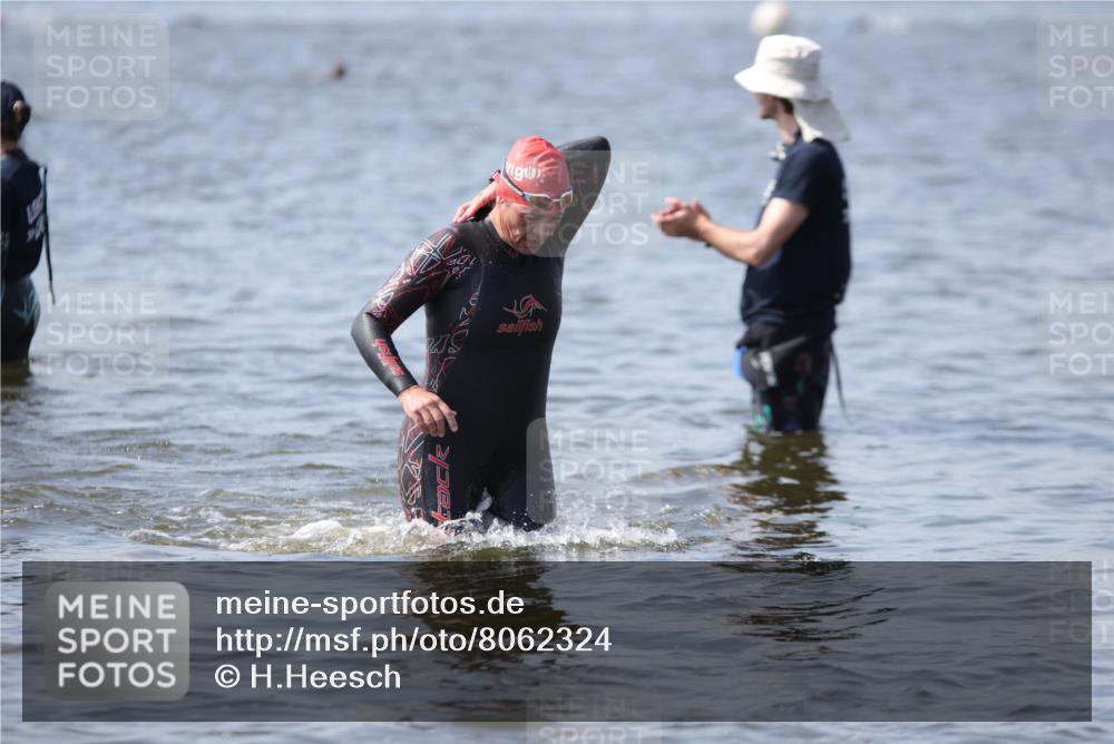 22.06.2025 - Viking Triathlon H.Heesch http://msf.ph/oto/8062324 22.06.2025 10:44:51 Schwimmen 18, 39, 168, 440, 446, 638, 653 meine-sportfotos.de
