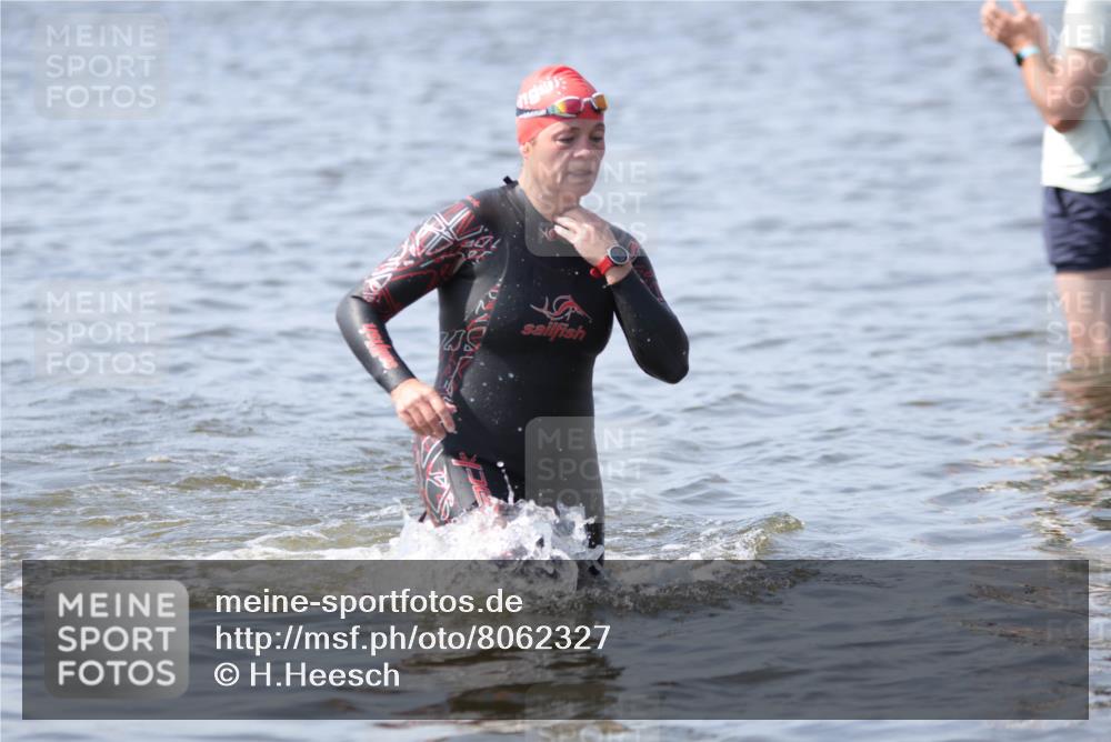 22.06.2025 - Viking Triathlon H.Heesch http://msf.ph/oto/8062327 22.06.2025 10:44:56 Schwimmen 39, 168, 346, 493, 638, 653 meine-sportfotos.de
