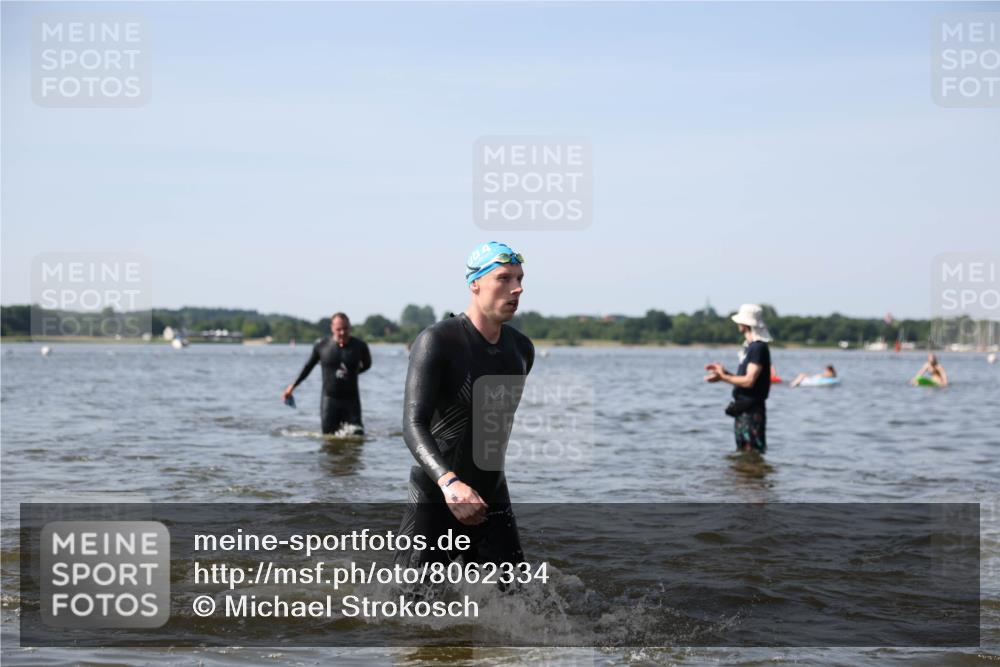 22.06.2025 - Viking Triathlon Michael Strokosch http://msf.ph/oto/8062334 22.06.2025 10:28:01 Schwimmen 14, 90, 178, 196, 289, 367, 401, 534, 616 meine-sportfotos.de