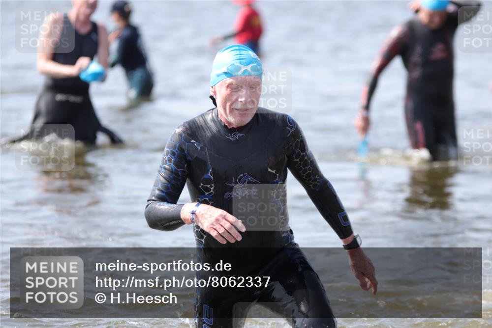 22.06.2025 - Viking Triathlon H.Heesch http://msf.ph/oto/8062337 22.06.2025 10:44:58 Schwimmen 39, 168, 346, 493, 638, 653 meine-sportfotos.de