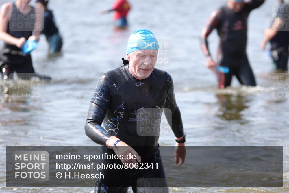 22.06.2025 - Viking Triathlon H.Heesch http://msf.ph/oto/8062341 22.06.2025 10:44:59 Schwimmen 39, 168, 346, 493, 638, 653 meine-sportfotos.de