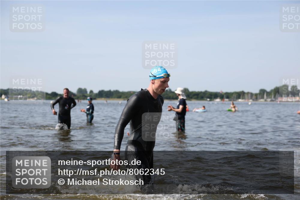 22.06.2025 - Viking Triathlon Michael Strokosch http://msf.ph/oto/8062345 22.06.2025 10:28:02 Schwimmen 14, 90, 178, 196, 289, 367, 401, 616 meine-sportfotos.de