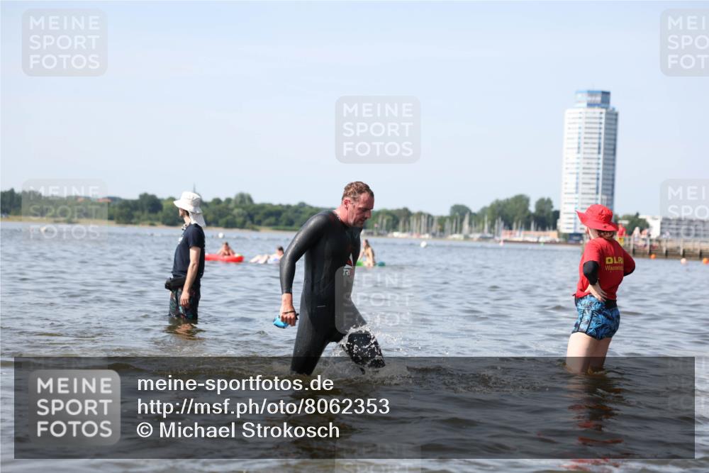 22.06.2025 - Viking Triathlon Michael Strokosch http://msf.ph/oto/8062353 22.06.2025 10:28:07 Schwimmen 14, 90, 178, 196, 289, 367, 401, 616 meine-sportfotos.de