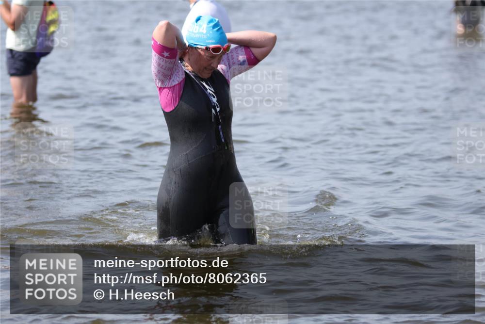 22.06.2025 - Viking Triathlon H.Heesch http://msf.ph/oto/8062365 22.06.2025 10:45:16 Schwimmen 68, 102, 108, 346, 493, 503, 605 meine-sportfotos.de