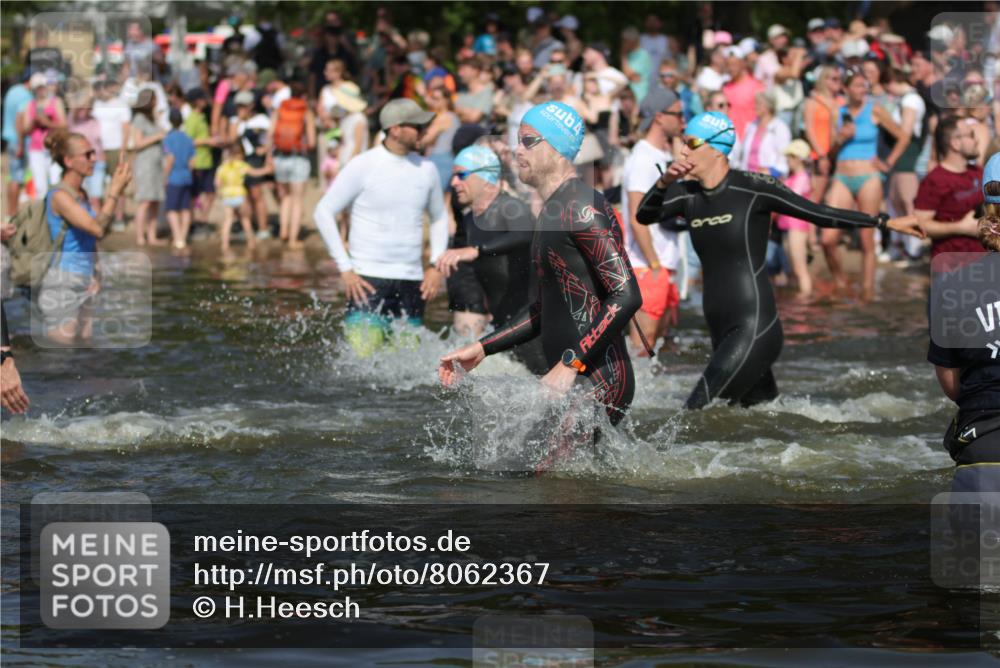 22.06.2025 - Viking Triathlon H.Heesch http://msf.ph/oto/8062367 22.06.2025 10:05:33 Schwimmen 22, 150, 167, 181, 210, 228, 437, 439, 462, 538, 553, 601, 603, 654, 655 meine-sportfotos.de