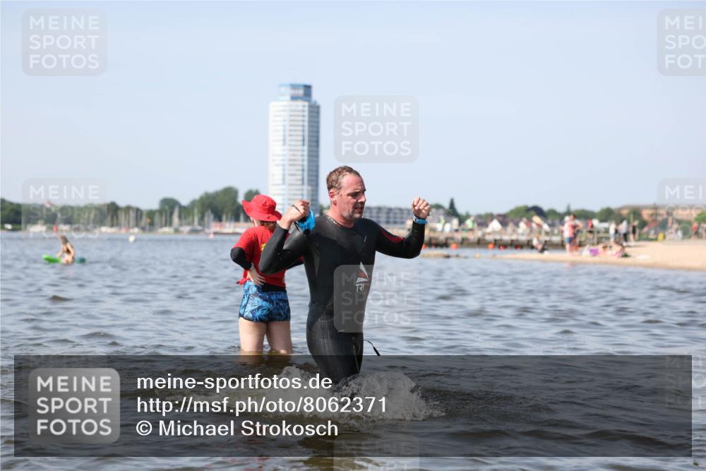 22.06.2025 - Viking Triathlon Michael Strokosch http://msf.ph/oto/8062371 22.06.2025 10:28:09 Schwimmen 14, 178, 196, 367, 401 meine-sportfotos.de