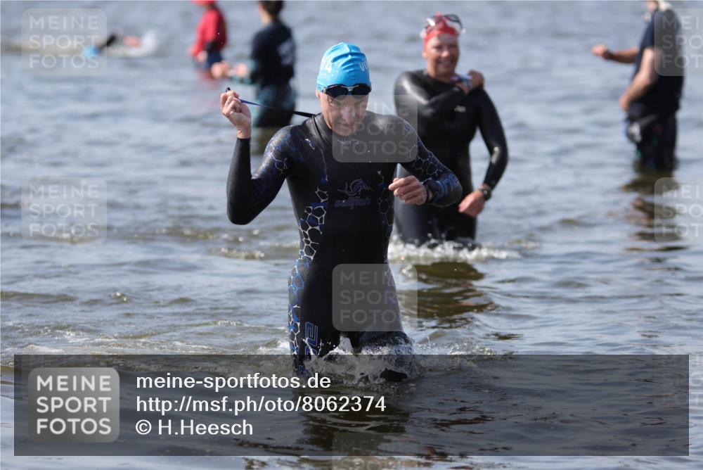 22.06.2025 - Viking Triathlon H.Heesch http://msf.ph/oto/8062374 22.06.2025 10:45:18 Schwimmen 68, 102, 108, 346, 503, 605 meine-sportfotos.de