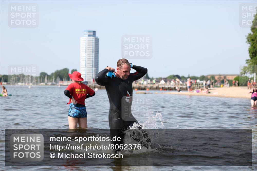 22.06.2025 - Viking Triathlon Michael Strokosch http://msf.ph/oto/8062376 22.06.2025 10:28:09 Schwimmen 14, 178, 196, 367, 401 meine-sportfotos.de