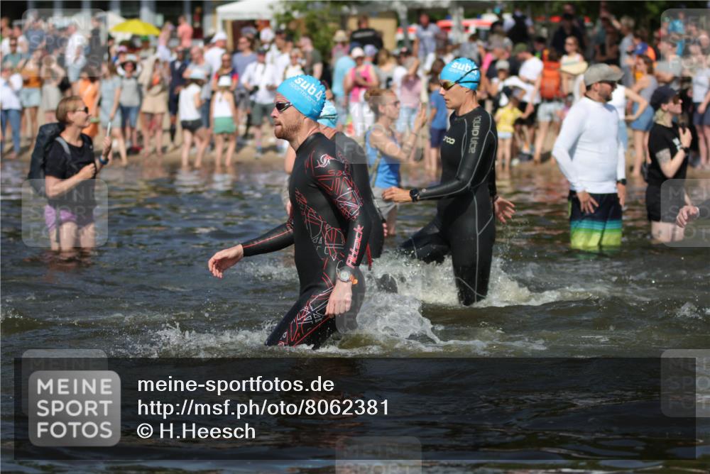 22.06.2025 - Viking Triathlon H.Heesch http://msf.ph/oto/8062381 22.06.2025 10:05:34 Schwimmen 22, 65, 83, 150, 167, 181, 210, 228, 361, 439, 462, 511, 538, 553, 601, 603, 654 meine-sportfotos.de