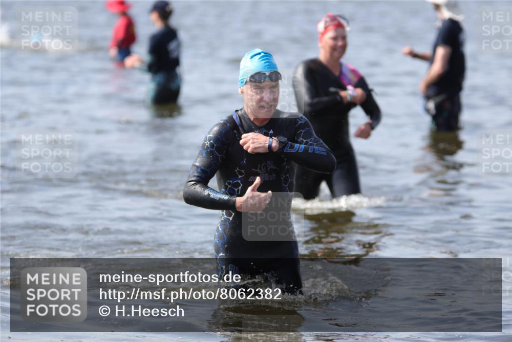22.06.2025 - Viking Triathlon H.Heesch http://msf.ph/oto/8062382 22.06.2025 10:45:18 Schwimmen 68, 102, 108, 346, 503, 605 meine-sportfotos.de