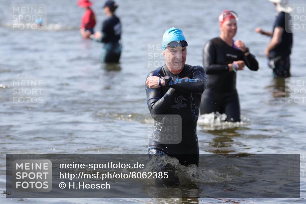 22.06.2025 - Viking Triathlon H.Heesch http://msf.ph/oto/8062385 22.06.2025 10:45:19 Schwimmen 68, 102, 108, 346, 466, 503, 605 meine-sportfotos.de
