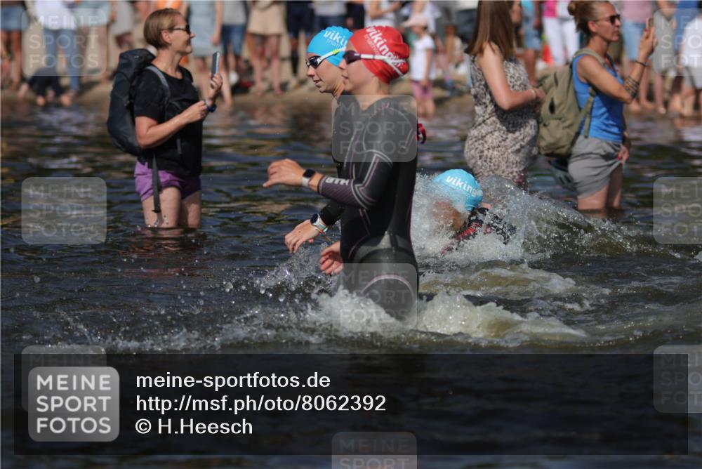 22.06.2025 - Viking Triathlon H.Heesch http://msf.ph/oto/8062392 22.06.2025 10:05:38 Schwimmen 22, 65, 83, 135, 150, 167, 181, 194, 210, 361, 379, 439, 462, 511, 517, 538, 553, 603, 653, 654 meine-sportfotos.de