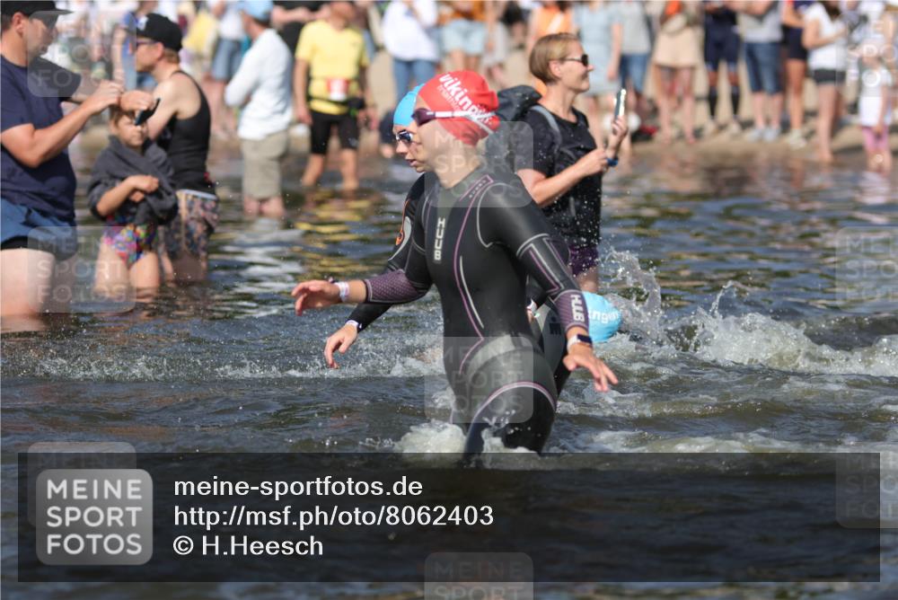 22.06.2025 - Viking Triathlon H.Heesch http://msf.ph/oto/8062403 22.06.2025 10:05:39 Schwimmen 22, 65, 83, 135, 167, 181, 194, 210, 361, 379, 439, 462, 511, 517, 538, 553, 603, 653, 654 meine-sportfotos.de