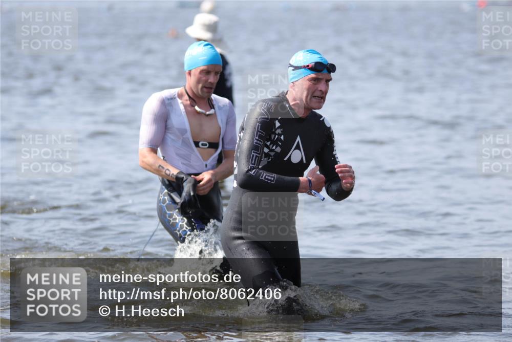 22.06.2025 - Viking Triathlon H.Heesch http://msf.ph/oto/8062406 22.06.2025 10:45:26 Schwimmen 68, 102, 108, 197, 466, 605 meine-sportfotos.de
