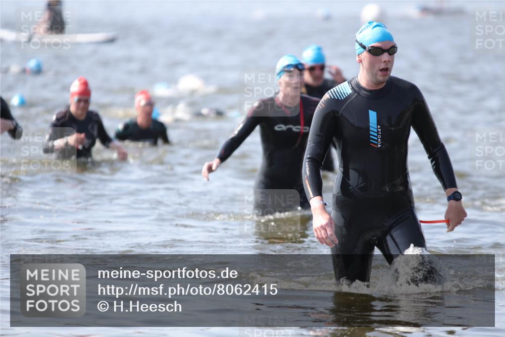 22.06.2025 - Viking Triathlon H.Heesch http://msf.ph/oto/8062415 22.06.2025 10:45:36 Schwimmen 95, 102, 108, 197, 360, 425, 466, 519 meine-sportfotos.de