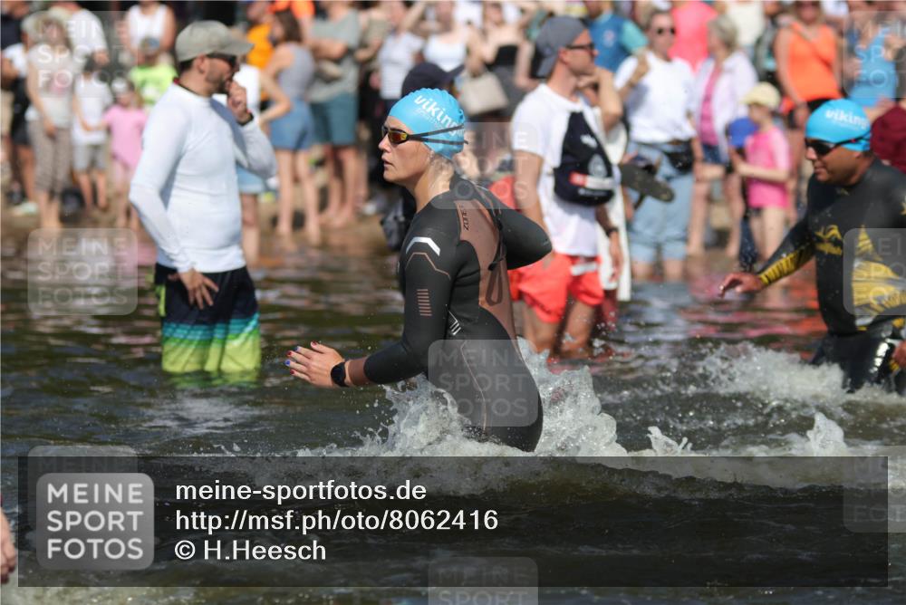 22.06.2025 - Viking Triathlon H.Heesch http://msf.ph/oto/8062416 22.06.2025 10:05:42 Schwimmen 22, 65, 83, 135, 194, 210, 361, 379, 439, 462, 511, 517, 553, 603, 653 meine-sportfotos.de