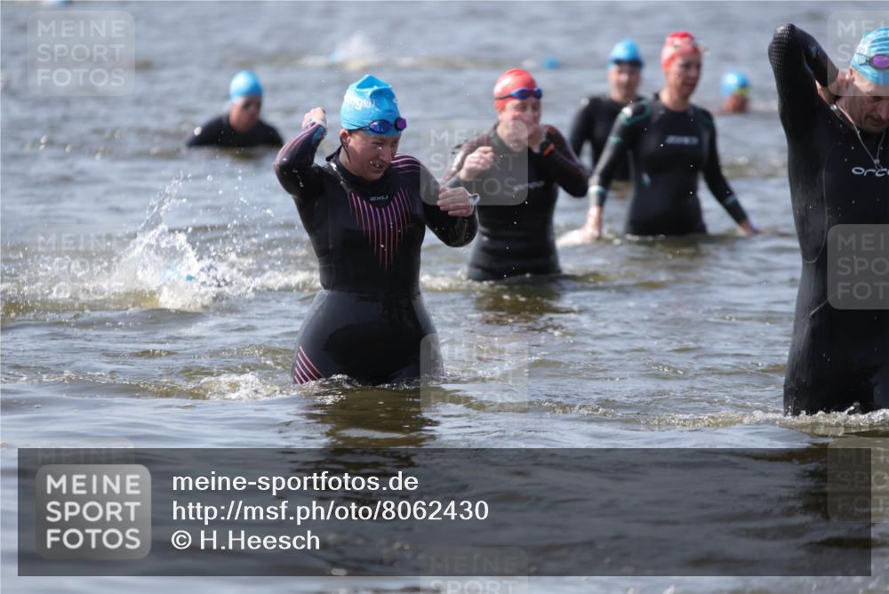 22.06.2025 - Viking Triathlon H.Heesch http://msf.ph/oto/8062430 22.06.2025 10:45:45 Schwimmen 95, 197, 360, 372, 425, 468, 519, 615, 621, 633 meine-sportfotos.de