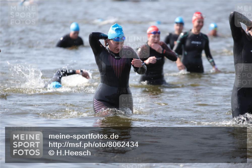 22.06.2025 - Viking Triathlon H.Heesch http://msf.ph/oto/8062434 22.06.2025 10:45:45 Schwimmen 95, 197, 360, 372, 425, 468, 519, 615, 621, 633 meine-sportfotos.de