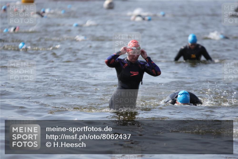 22.06.2025 - Viking Triathlon H.Heesch http://msf.ph/oto/8062437 22.06.2025 10:45:46 Schwimmen 95, 197, 360, 372, 425, 468, 519, 615, 621, 633 meine-sportfotos.de