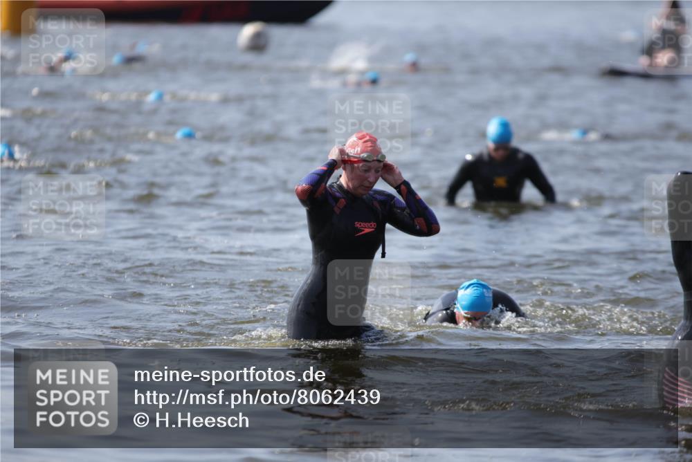 22.06.2025 - Viking Triathlon H.Heesch http://msf.ph/oto/8062439 22.06.2025 10:45:46 Schwimmen 95, 197, 360, 372, 425, 468, 519, 615, 621, 633 meine-sportfotos.de