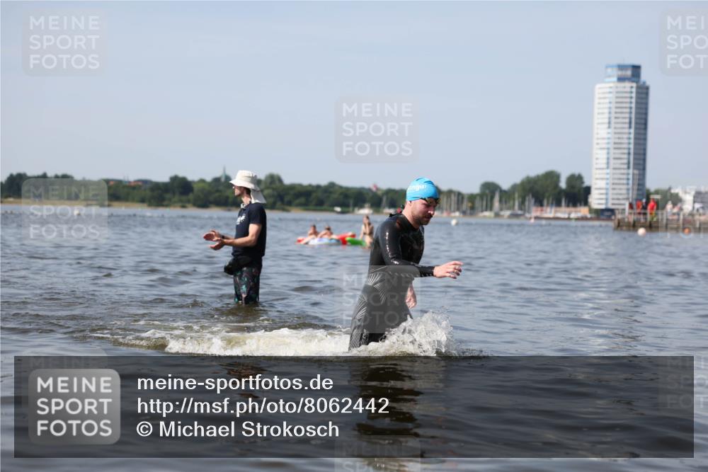 22.06.2025 - Viking Triathlon Michael Strokosch http://msf.ph/oto/8062442 22.06.2025 10:28:41 Schwimmen 15, 258, 301, 368 meine-sportfotos.de
