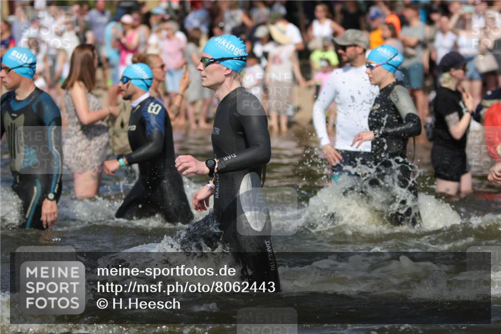 22.06.2025 - Viking Triathlon H.Heesch http://msf.ph/oto/8062443 22.06.2025 10:05:46 Schwimmen 65, 83, 128, 135, 194, 211, 275, 361, 379, 511, 517, 530, 553, 633, 653 meine-sportfotos.de