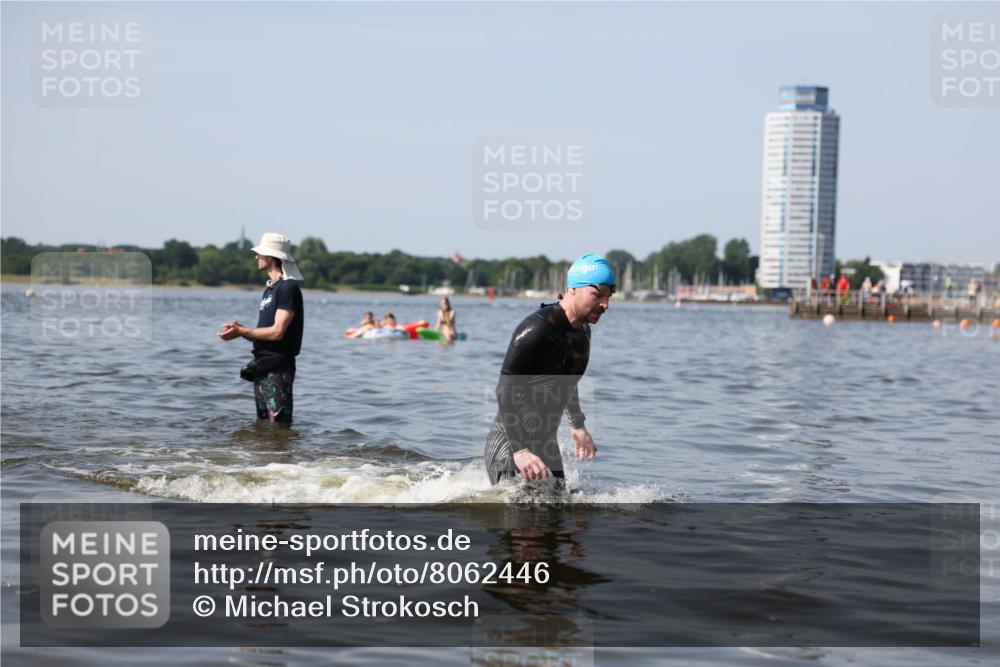 22.06.2025 - Viking Triathlon Michael Strokosch http://msf.ph/oto/8062446 22.06.2025 10:28:41 Schwimmen 15, 258, 301, 368 meine-sportfotos.de