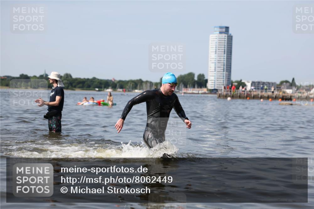 22.06.2025 - Viking Triathlon Michael Strokosch http://msf.ph/oto/8062449 22.06.2025 10:28:42 Schwimmen 15, 258, 301, 368, 414 meine-sportfotos.de
