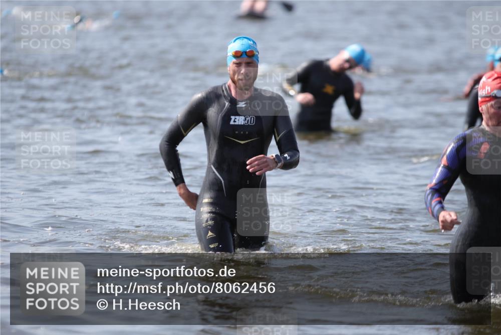 22.06.2025 - Viking Triathlon H.Heesch http://msf.ph/oto/8062456 22.06.2025 10:45:53 Schwimmen 95, 217, 342, 360, 372, 425, 468, 525, 615, 621, 633, 647 meine-sportfotos.de