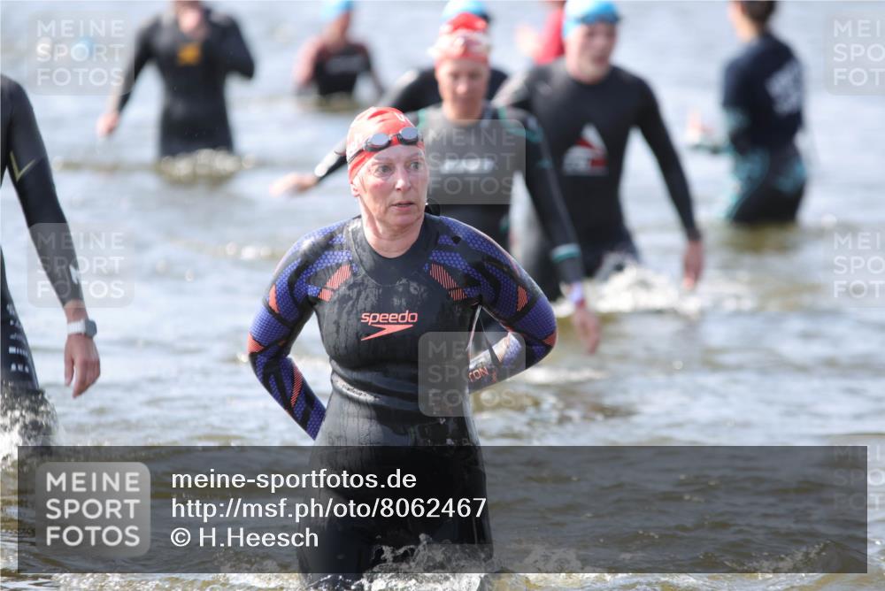 22.06.2025 - Viking Triathlon H.Heesch http://msf.ph/oto/8062467 22.06.2025 10:45:56 Schwimmen 95, 217, 342, 360, 372, 425, 468, 525, 615, 621, 633, 647 meine-sportfotos.de