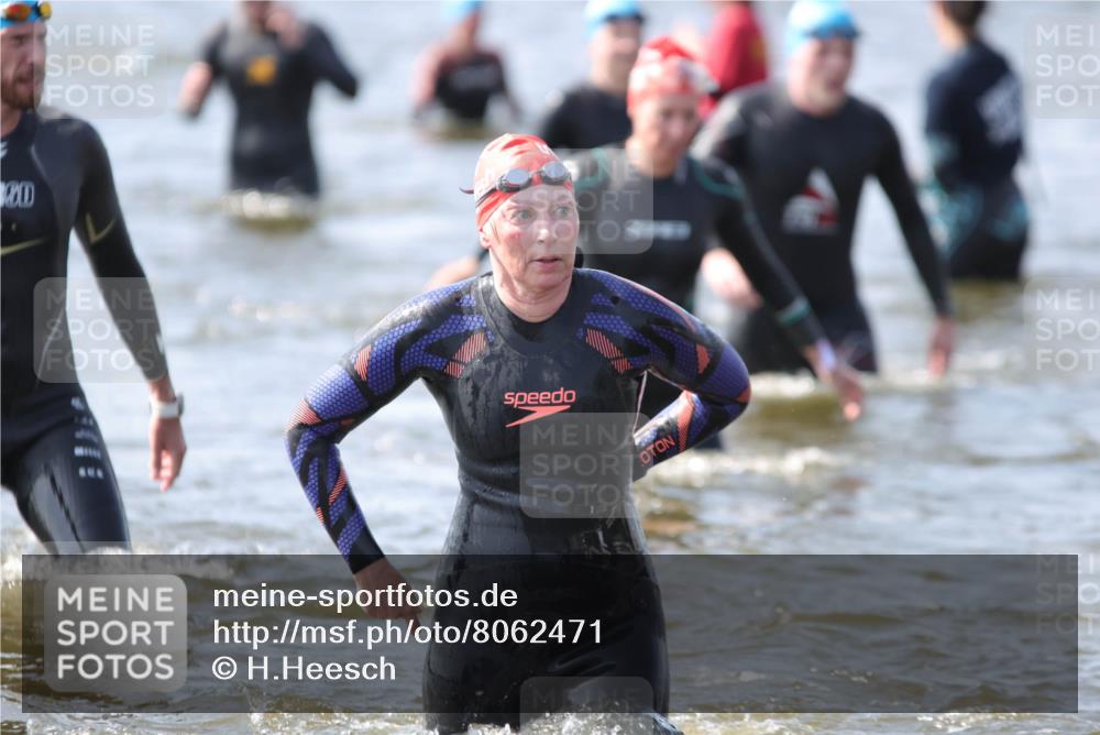 22.06.2025 - Viking Triathlon H.Heesch http://msf.ph/oto/8062471 22.06.2025 10:45:56 Schwimmen 95, 217, 342, 360, 372, 425, 468, 525, 615, 621, 633, 647 meine-sportfotos.de