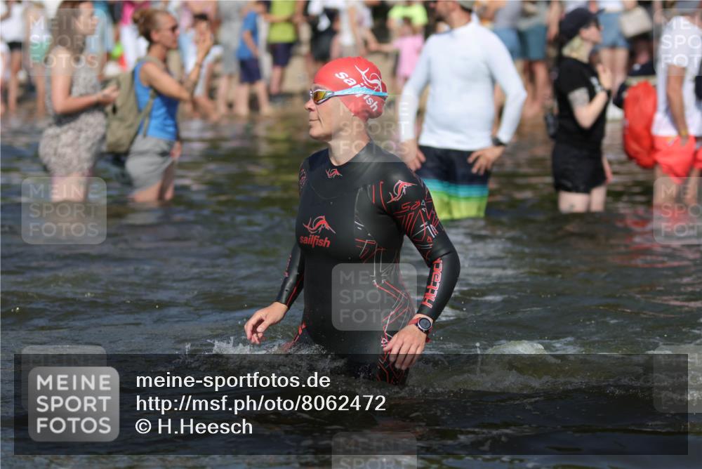 22.06.2025 - Viking Triathlon H.Heesch http://msf.ph/oto/8062472 22.06.2025 10:05:49 Schwimmen 68, 128, 135, 194, 211, 275, 379, 397, 441, 442, 465, 517, 530, 633, 653 meine-sportfotos.de
