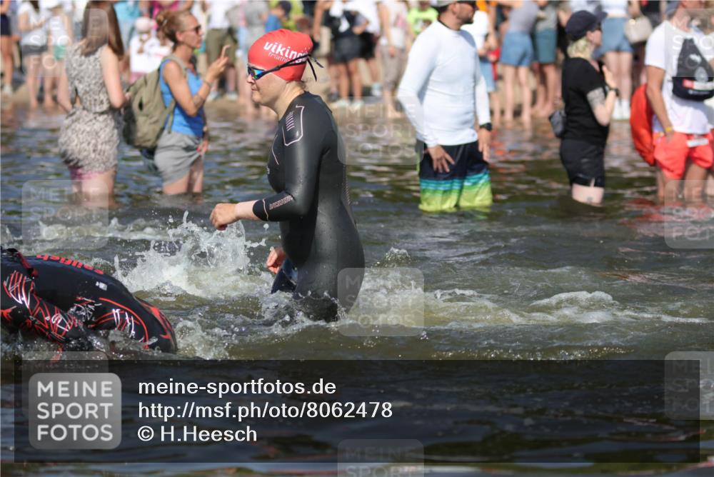 22.06.2025 - Viking Triathlon H.Heesch http://msf.ph/oto/8062478 22.06.2025 10:05:55 Schwimmen 68, 128, 169, 211, 269, 275, 397, 441, 442, 460, 465, 530, 633, 644 meine-sportfotos.de