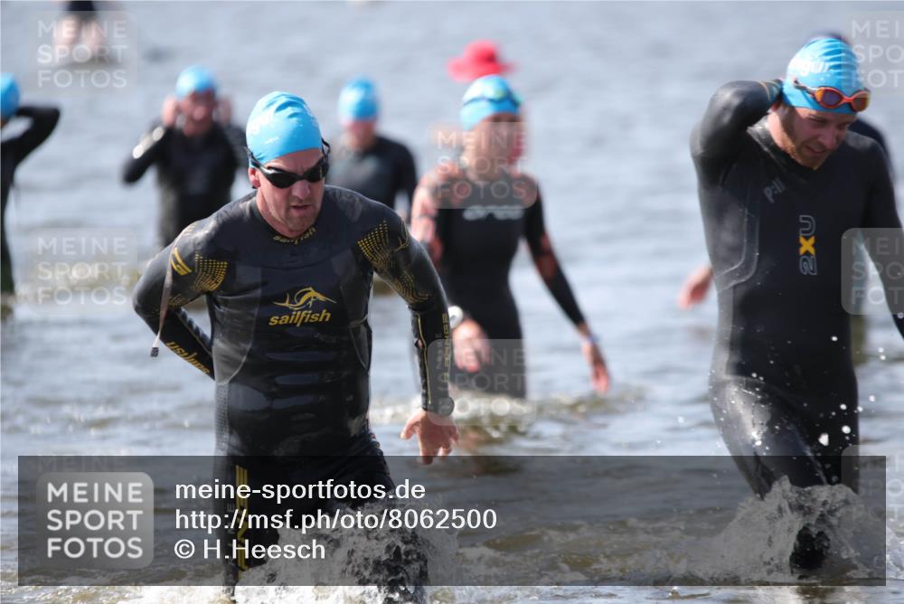 22.06.2025 - Viking Triathlon H.Heesch http://msf.ph/oto/8062500 22.06.2025 10:46:17 Schwimmen 60, 121, 144, 213, 225, 406, 647 meine-sportfotos.de
