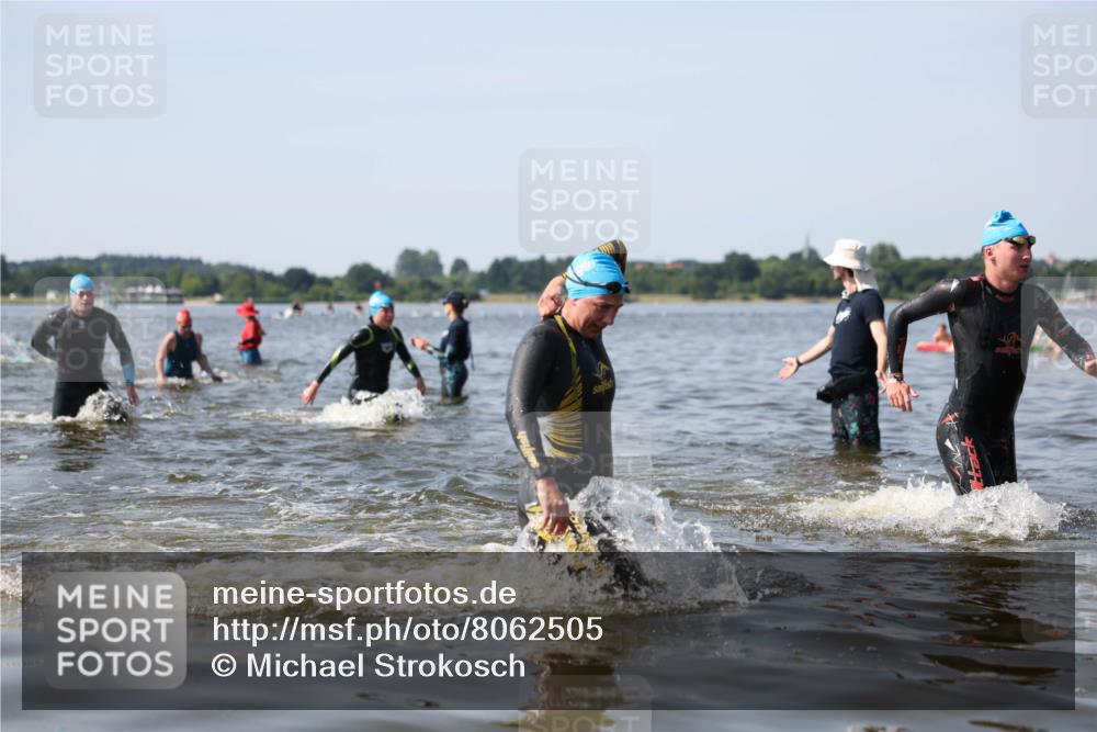 22.06.2025 - Viking Triathlon Michael Strokosch http://msf.ph/oto/8062505 22.06.2025 10:28:46 Schwimmen 15, 258, 301, 368, 414 meine-sportfotos.de