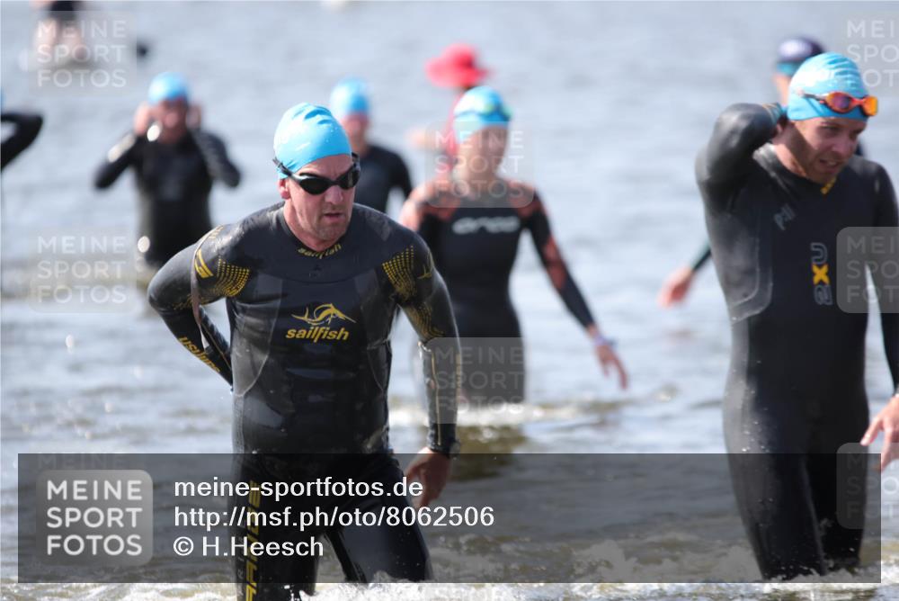22.06.2025 - Viking Triathlon H.Heesch http://msf.ph/oto/8062506 22.06.2025 10:46:17 Schwimmen 60, 121, 144, 213, 225, 406, 647 meine-sportfotos.de