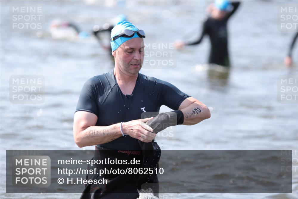 22.06.2025 - Viking Triathlon H.Heesch http://msf.ph/oto/8062510 22.06.2025 10:46:19 Schwimmen 60, 121, 144, 213, 225, 406 meine-sportfotos.de