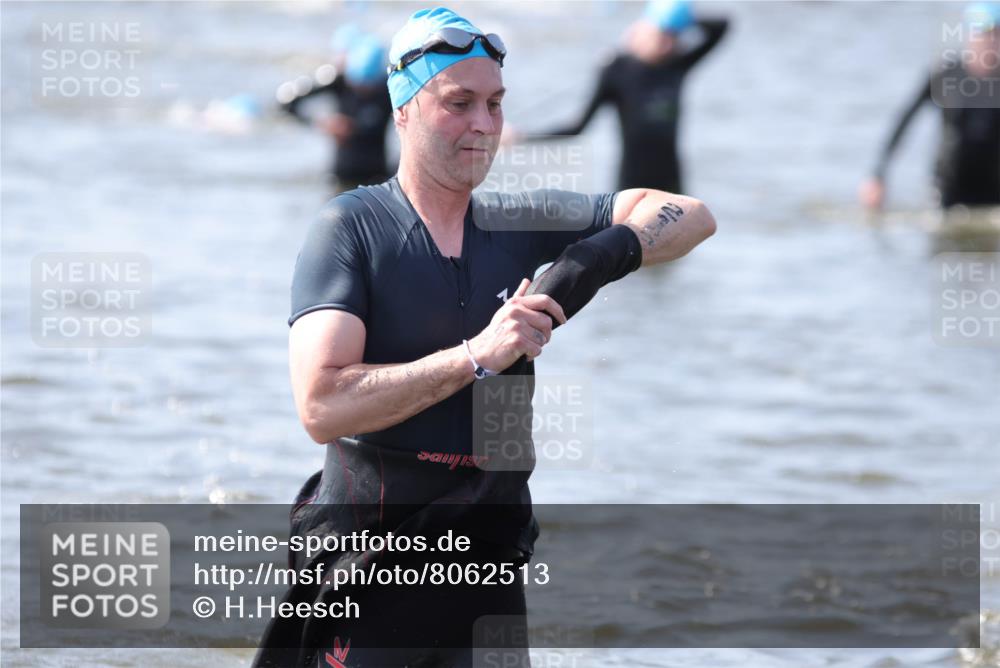 22.06.2025 - Viking Triathlon H.Heesch http://msf.ph/oto/8062513 22.06.2025 10:46:20 Schwimmen 60, 121, 144, 213, 225, 406 meine-sportfotos.de