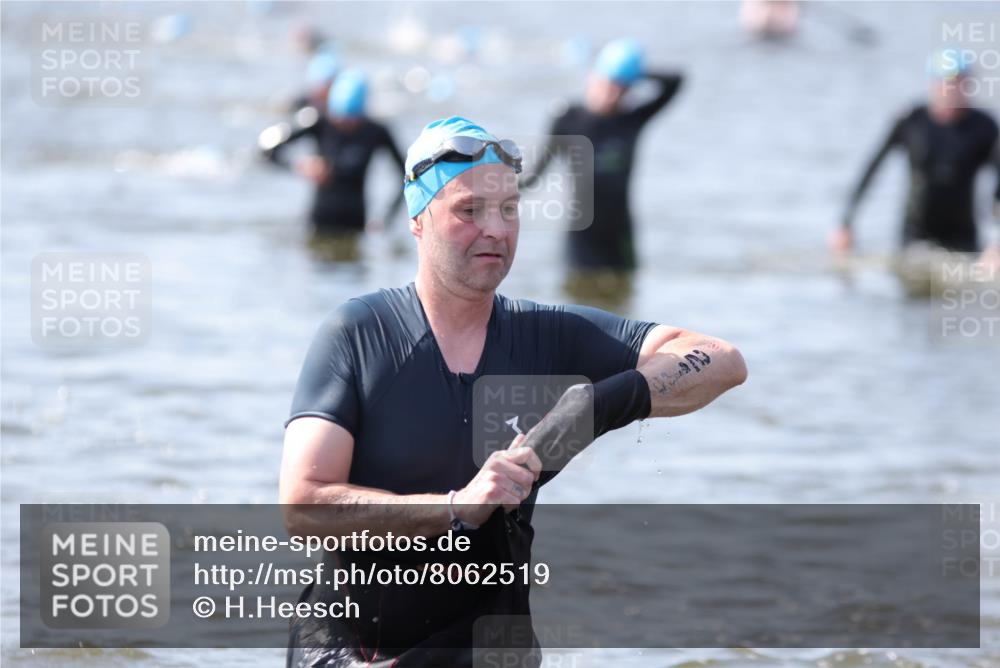 22.06.2025 - Viking Triathlon H.Heesch http://msf.ph/oto/8062519 22.06.2025 10:46:20 Schwimmen 60, 121, 144, 213, 225, 406 meine-sportfotos.de