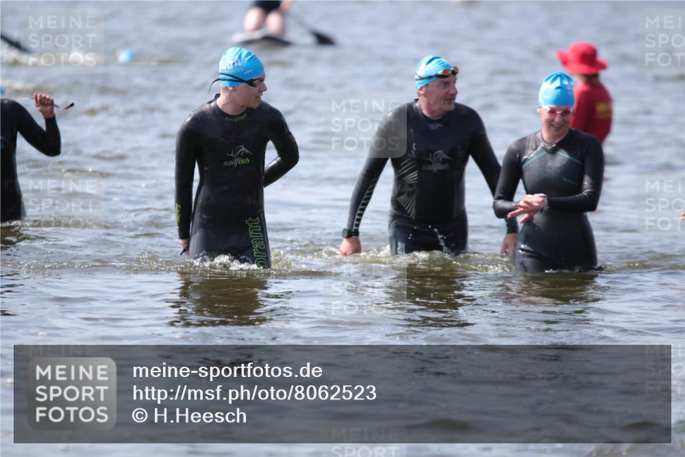 22.06.2025 - Viking Triathlon H.Heesch http://msf.ph/oto/8062523 22.06.2025 10:46:22 Schwimmen 60, 121, 144, 213, 225, 333, 406, 479 meine-sportfotos.de