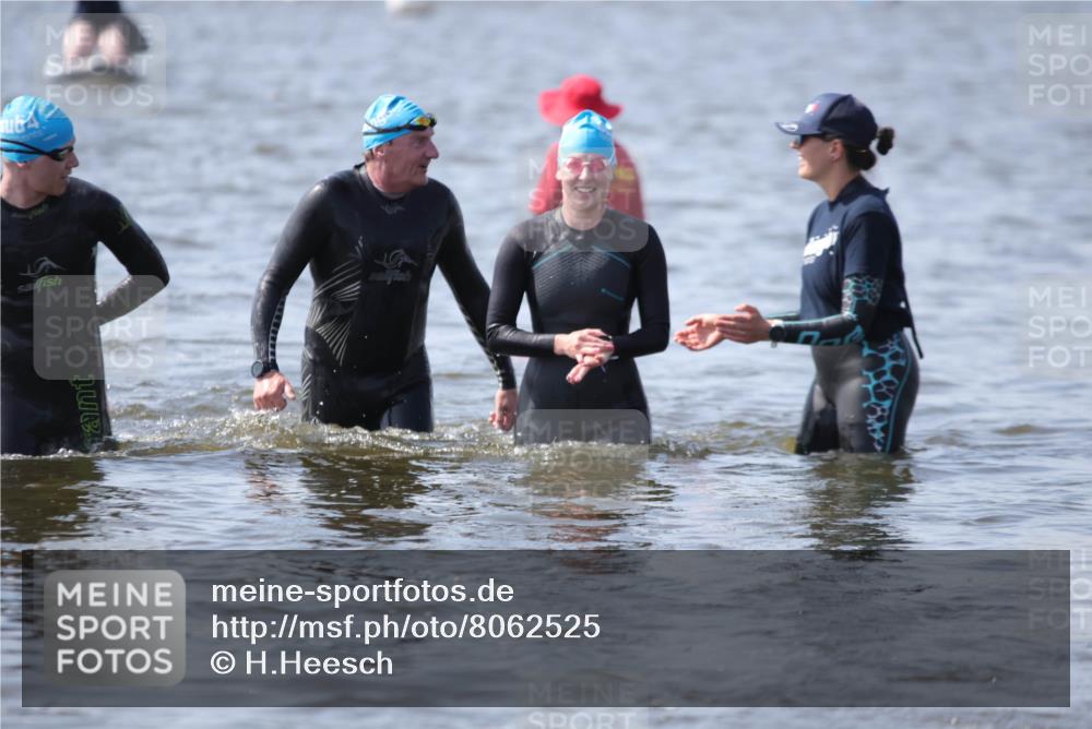 22.06.2025 - Viking Triathlon H.Heesch http://msf.ph/oto/8062525 22.06.2025 10:46:23 Schwimmen 60, 121, 143, 144, 213, 225, 333, 406, 479 meine-sportfotos.de